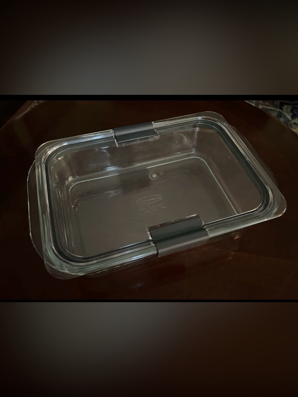 ONE RUBBERMAID BRILLIANCE 8 CUP GLASS FOOD STORAGE AIRTIGHT CONTAINER